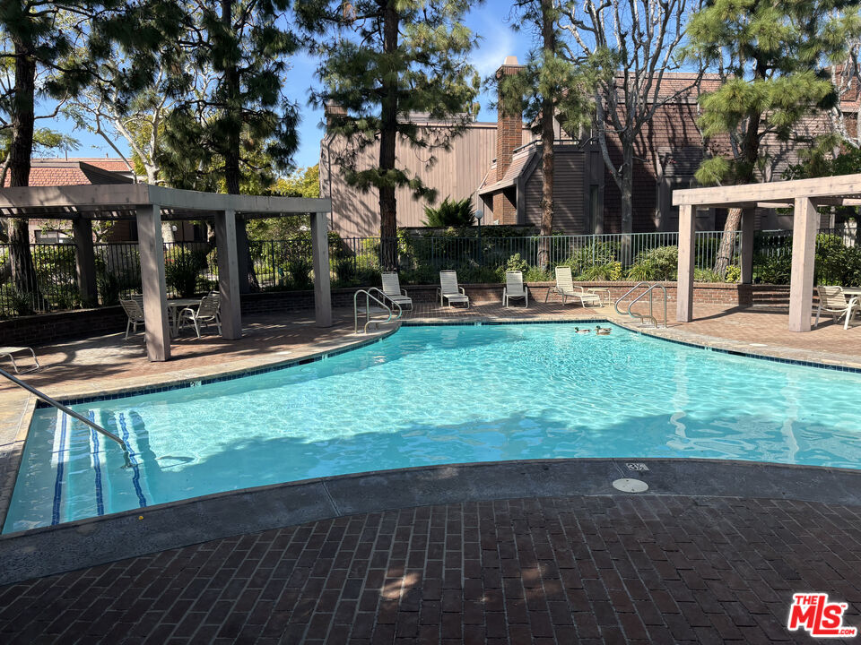 4541 Alla Road, Unit 5 Marina del Rey, CA 90292 - Photo 24 of 31 a view of a house with backyard porch and sitting area
