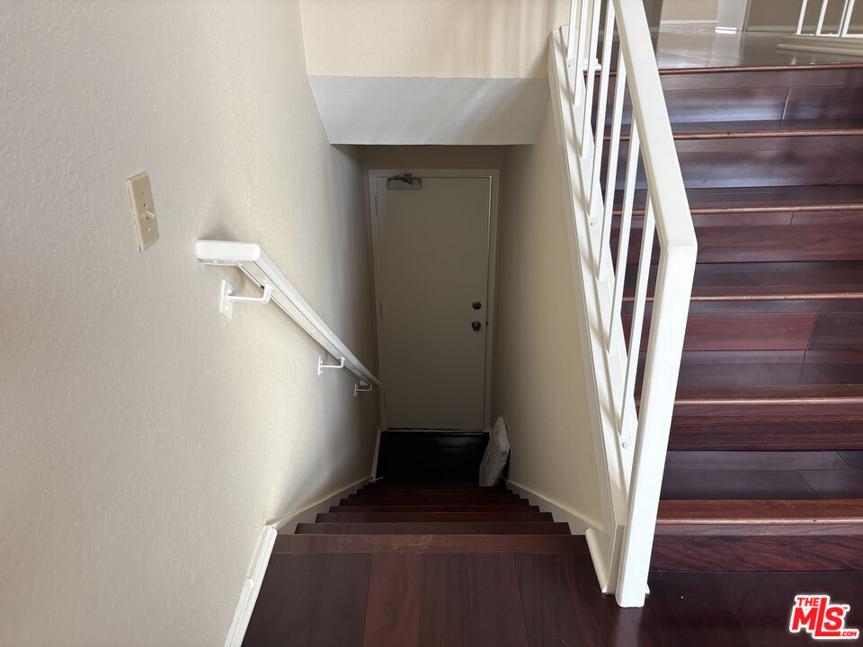 4541 Alla Road, Unit 5 Marina del Rey, CA 90292 - Photo 27 of 31 a view of entryway