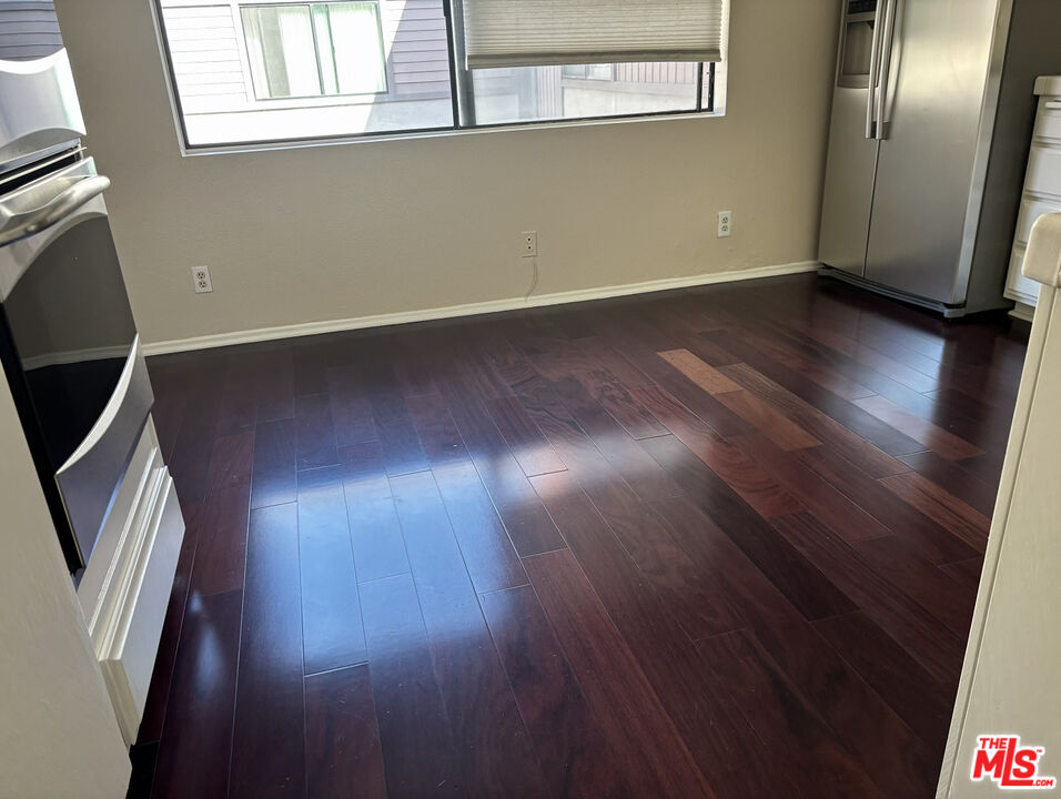 4541 Alla Road, Unit 5 Marina del Rey, CA 90292 - Photo 30 of 31 an empty room with wooden floor and windows
