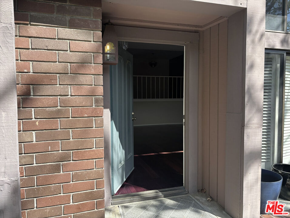 4541 Alla Road, Unit 5 Marina del Rey, CA 90292 - Photo 3 of 31