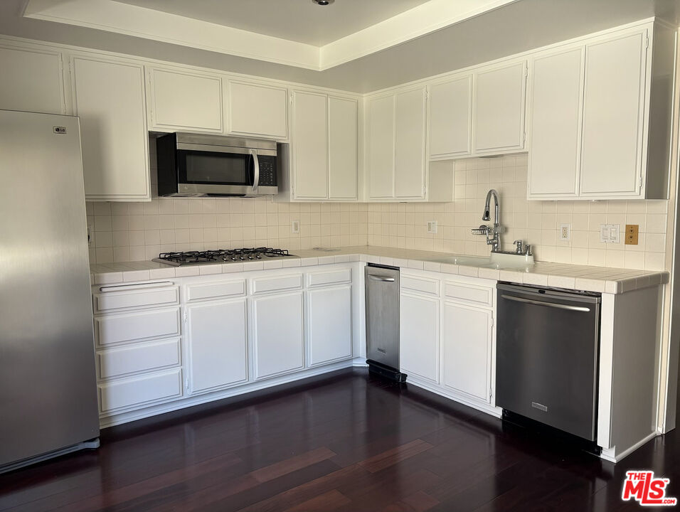4541 Alla Road, Unit 5 Marina del Rey, CA 90292 - Photo 6 of 31 a kitchen with white cabinets appliances and sink