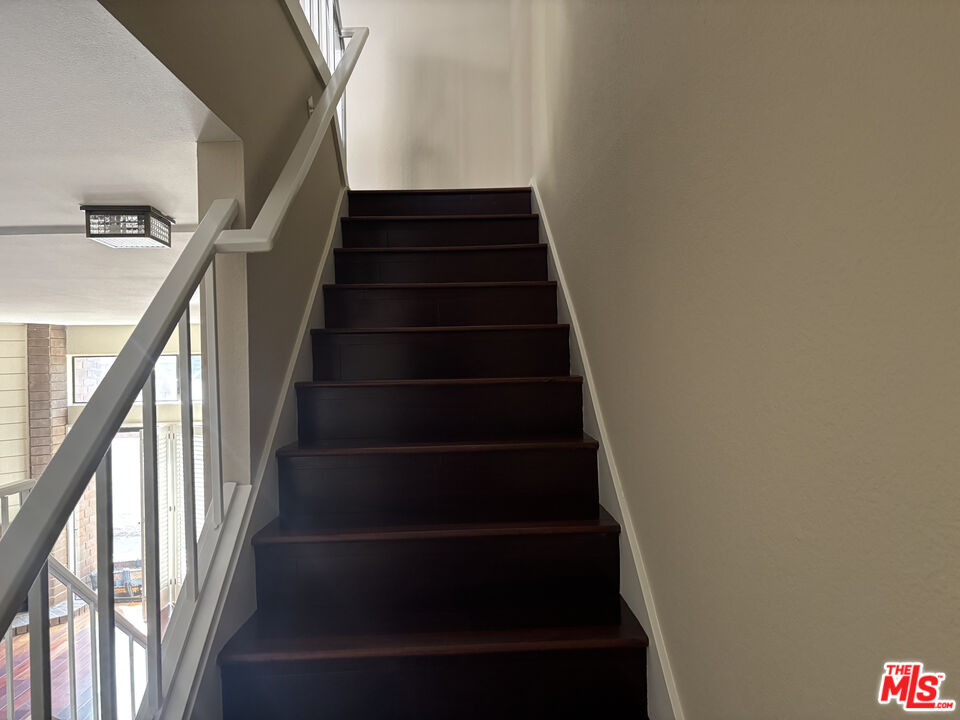 4541 Alla Road, Unit 5 Marina del Rey, CA 90292 - Photo 9 of 31 a view of entryway