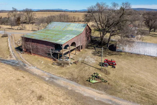 $950,000 | 514 Lipscomb Road, Stuarts Draft, VA 24477