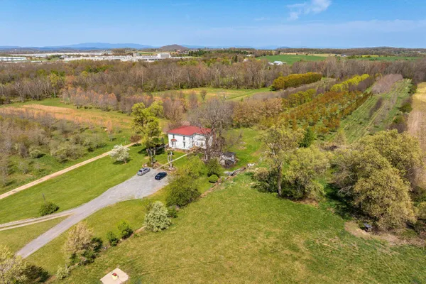 $950,000 | 514 Lipscomb Road, Stuarts Draft, VA 24477