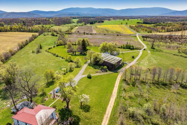 $950,000 | 514 Lipscomb Road, Stuarts Draft, VA 24477