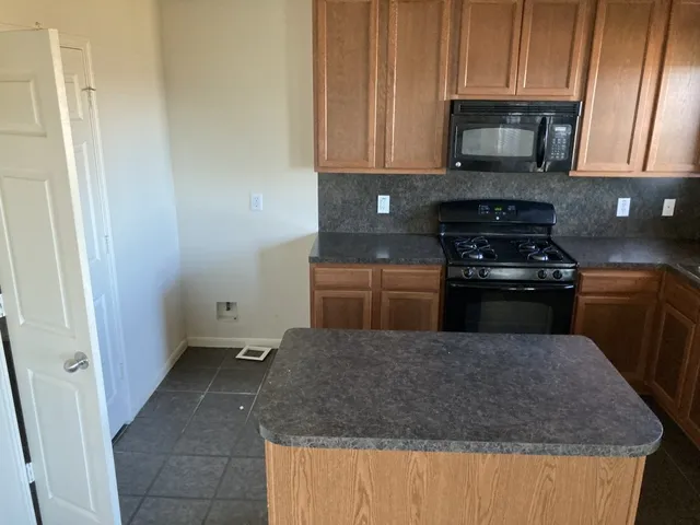 $1,795 | 702 Silver Reef Lane, La Marque, TX 77568