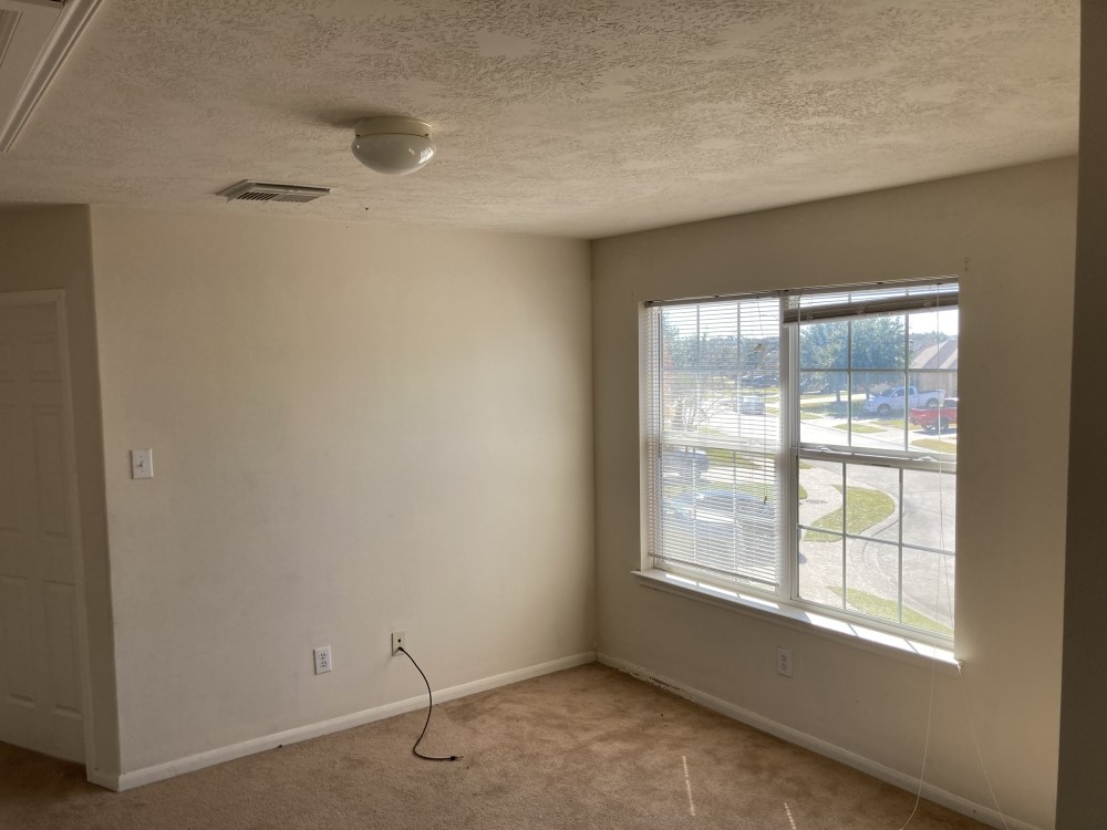 702 Silver Reef Lane La Marque, TX 77568 - Photo 7 of 9 an empty room with windows