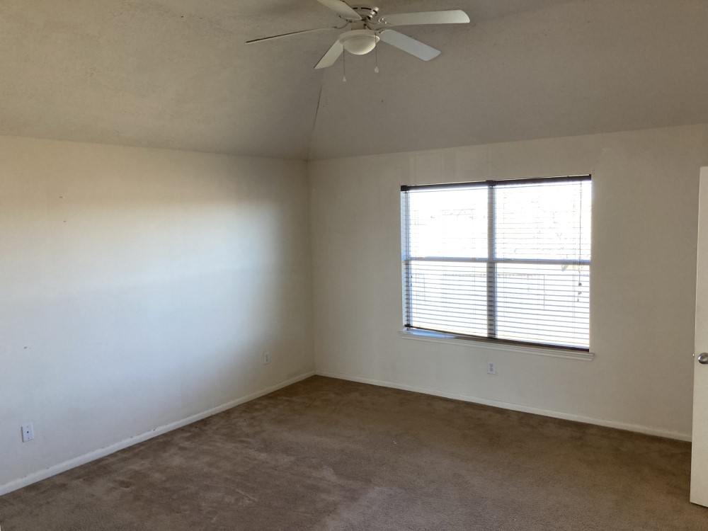 702 Silver Reef Lane La Marque, TX 77568 - Photo 8 of 9 an empty room with a window