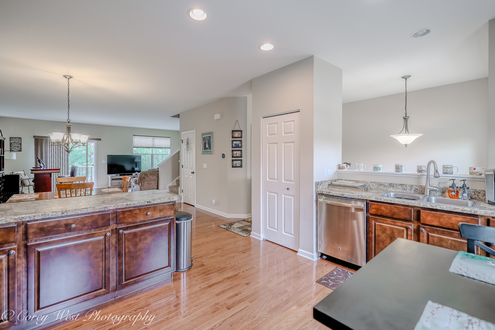 4062 Pompton Avenue Elgin, IL 60124 - Photo 10 of 41