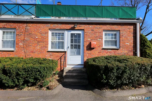 $2,800 | 44 Garden Street, Unit 7, Farmington, CT 06032