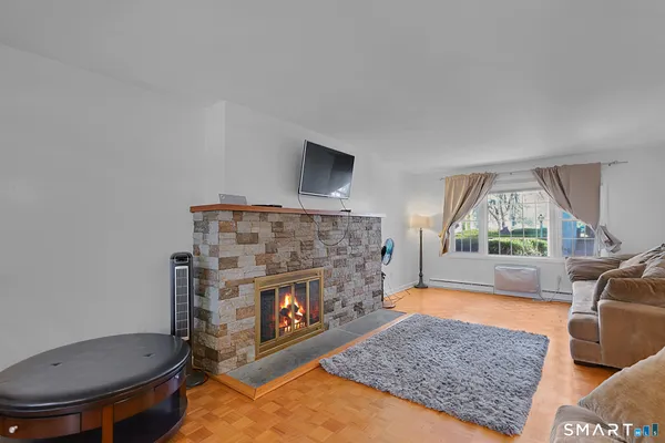 $2,800 | 44 Garden Street, Unit 7, Farmington, CT 06032