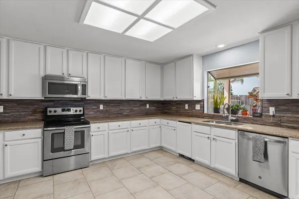 $559,000 | 5743 Prince Edward Lane, Riverbank, CA 95367