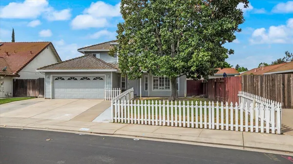 $559,000 | 5743 Prince Edward Lane, Riverbank, CA 95367