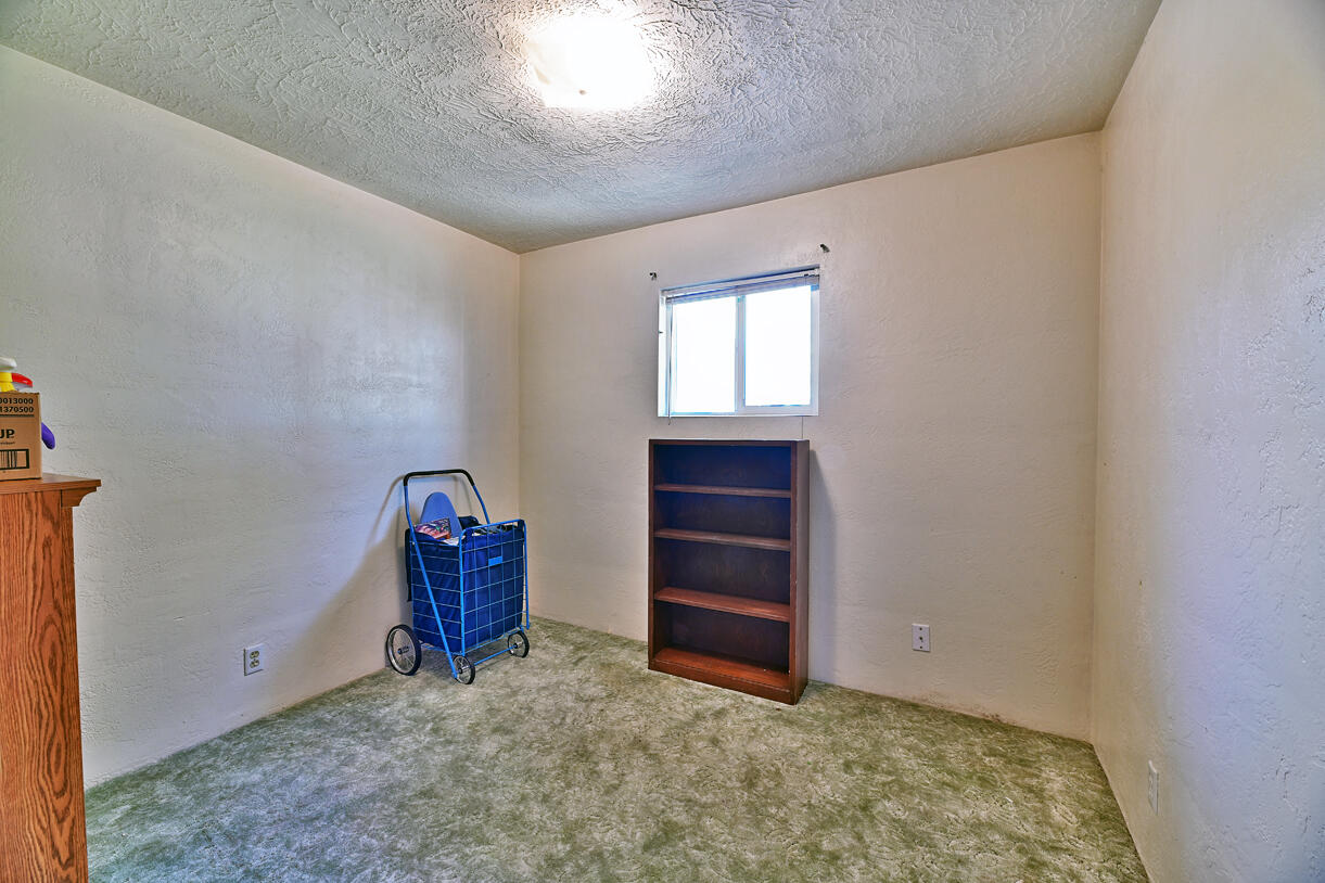 1801 Roberts Road Medford, OR 97504 - Photo 14 of 15 DSC_1483