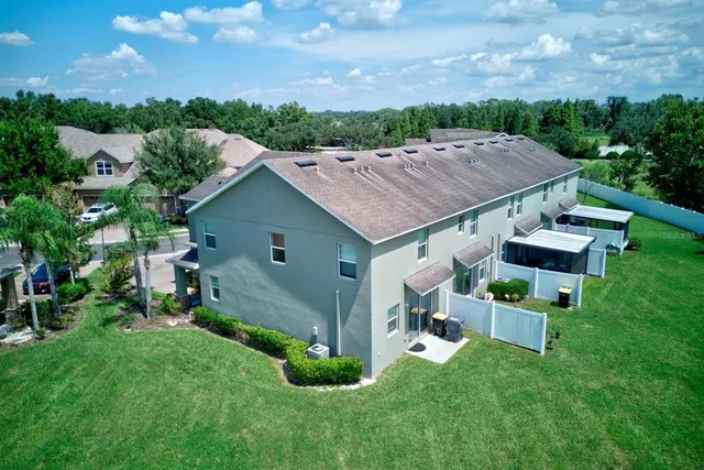 a view of a back yard of the house and green space