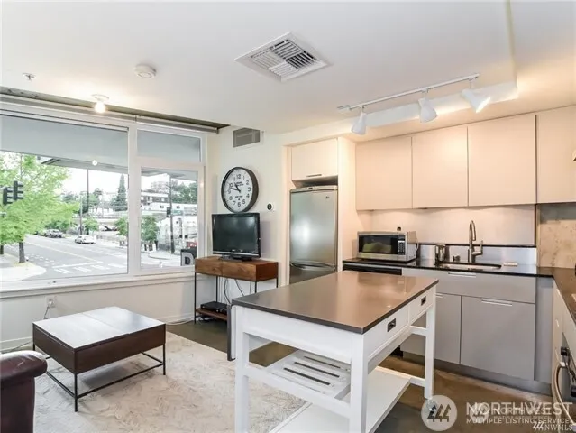 $2,150 | 501 Roy Street, Unit F229, Seattle, WA 98109