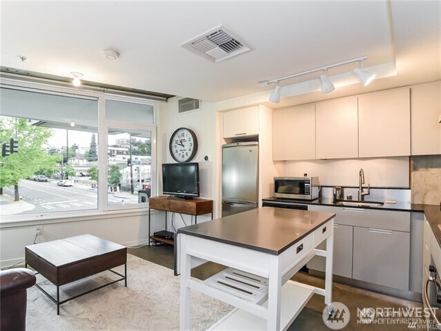 501 Roy Street, Unit F229 Seattle, WA 98109 - Photo 14 of 19