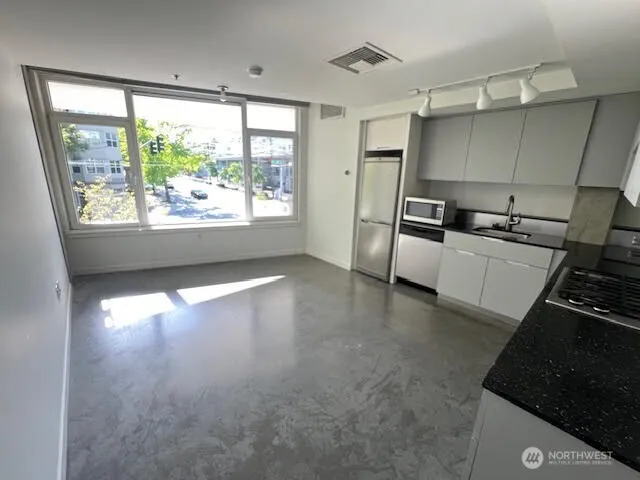 $2,150 | 501 Roy Street, Unit F229, Seattle, WA 98109