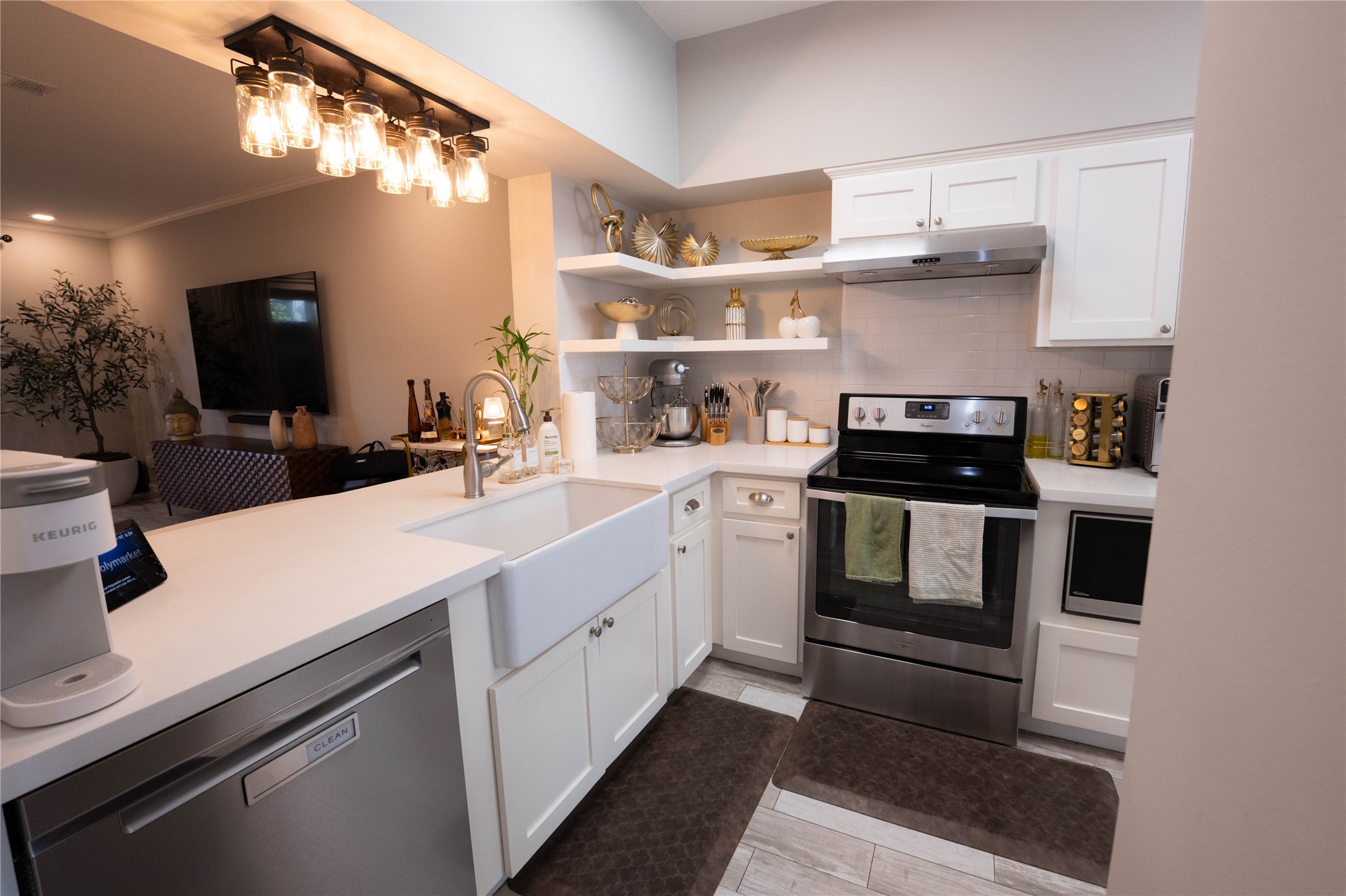 7447 Brompton Street, Unit 7447 Houston, TX 77025 - Photo 12 of 27 Updated kitchen!