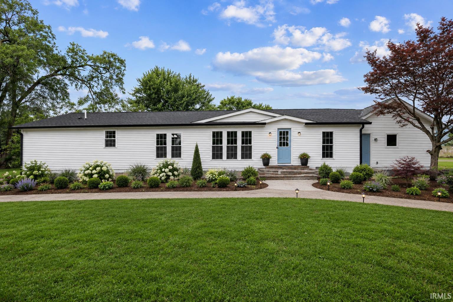 101 Clayton Street Rochester, IN 46975 - Photo 4 of 33