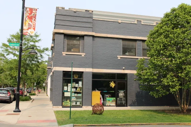 $813,000 | 200 Harrison Street, Oak Park, IL 60304