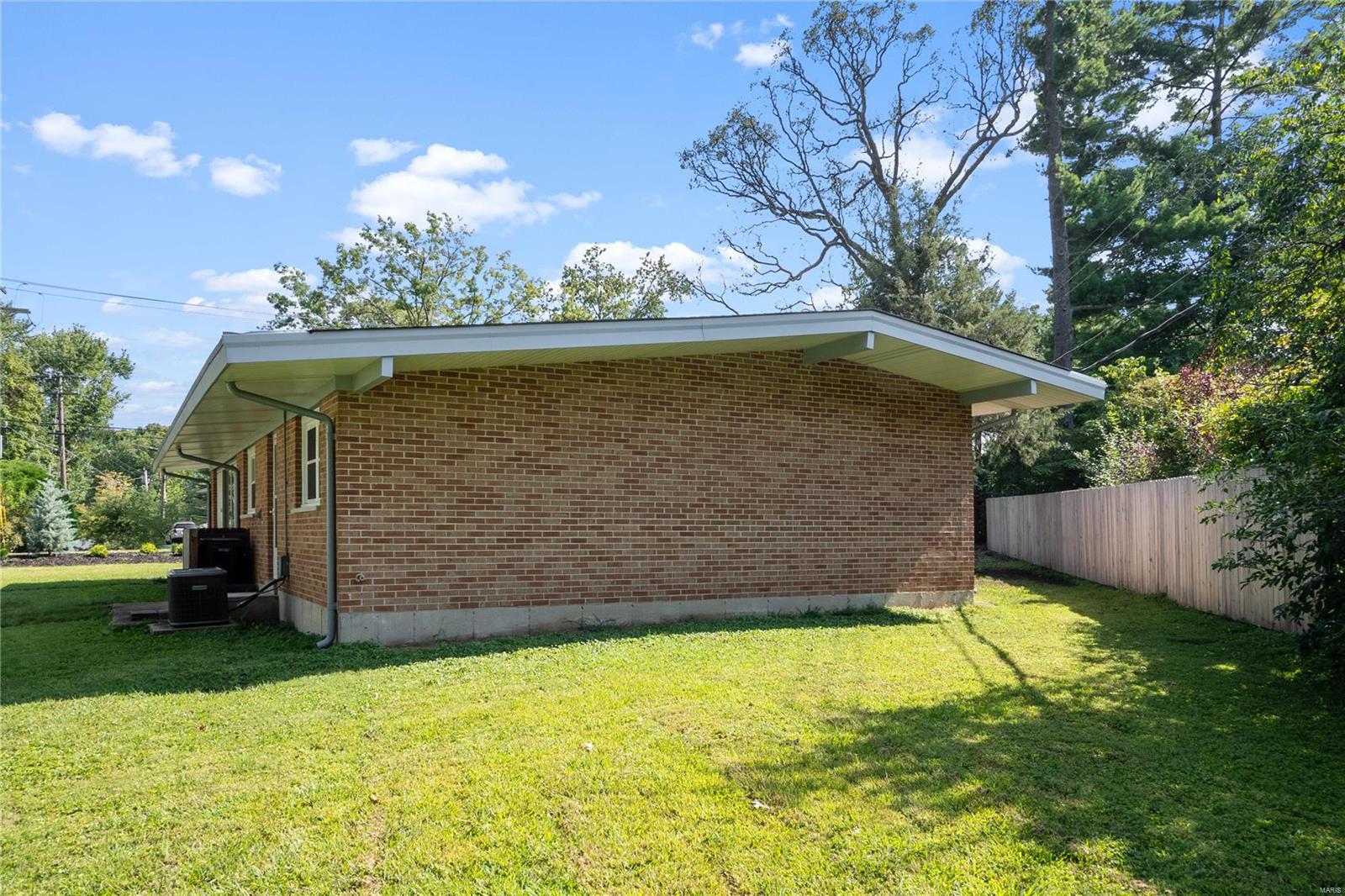 9875 East Watson Road St. Louis, MO 63126 - Photo 19 of 21 Gallery Image 19