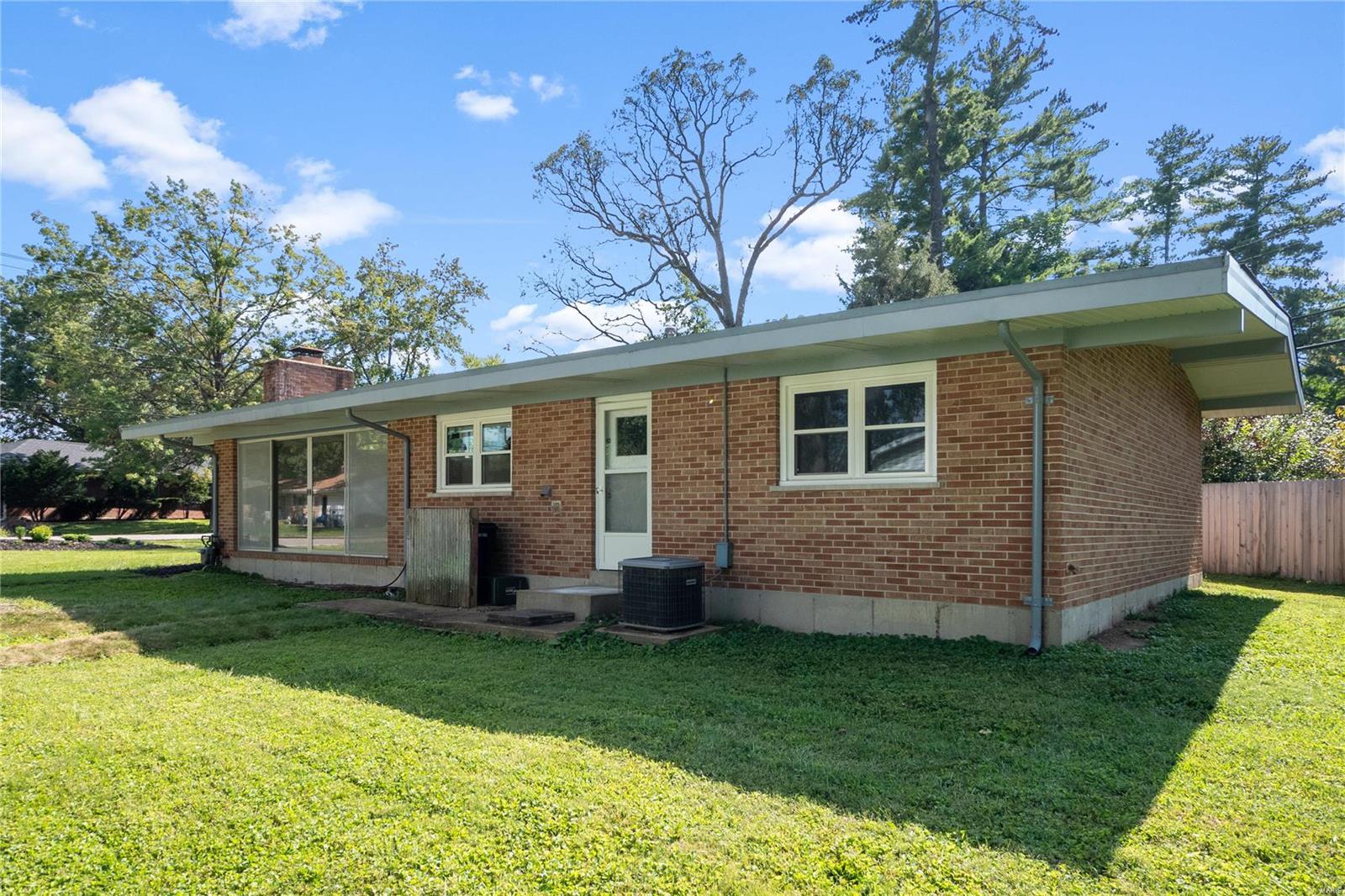 9875 East Watson Road St. Louis, MO 63126 - Photo 20 of 21 Gallery Image 20