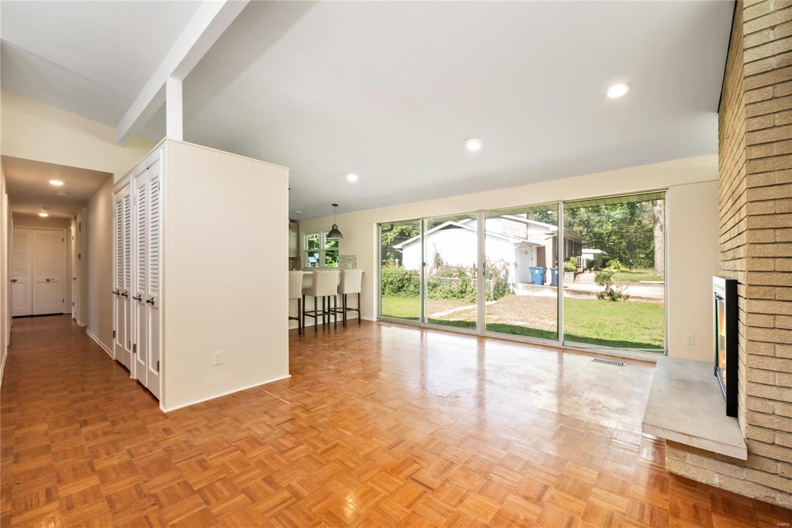 9875 East Watson Road St. Louis, MO 63126 - Photo 4 of 21 Gallery Image 4