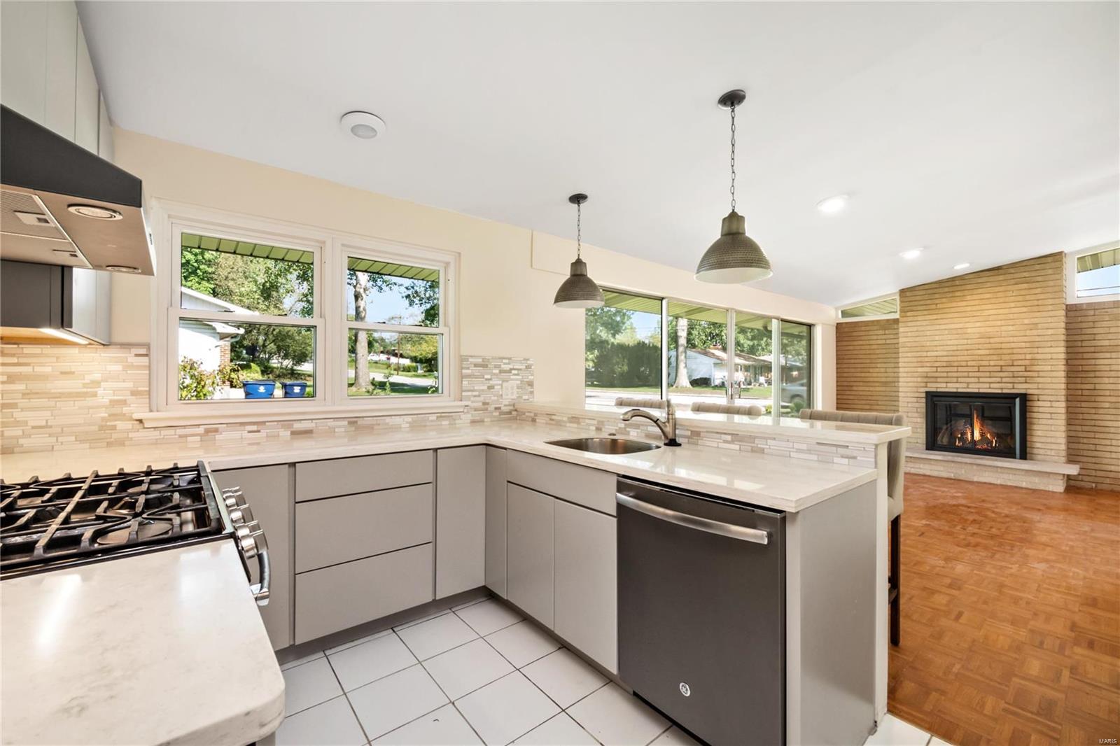 9875 East Watson Road St. Louis, MO 63126 - Photo 8 of 21 Gallery Image 8