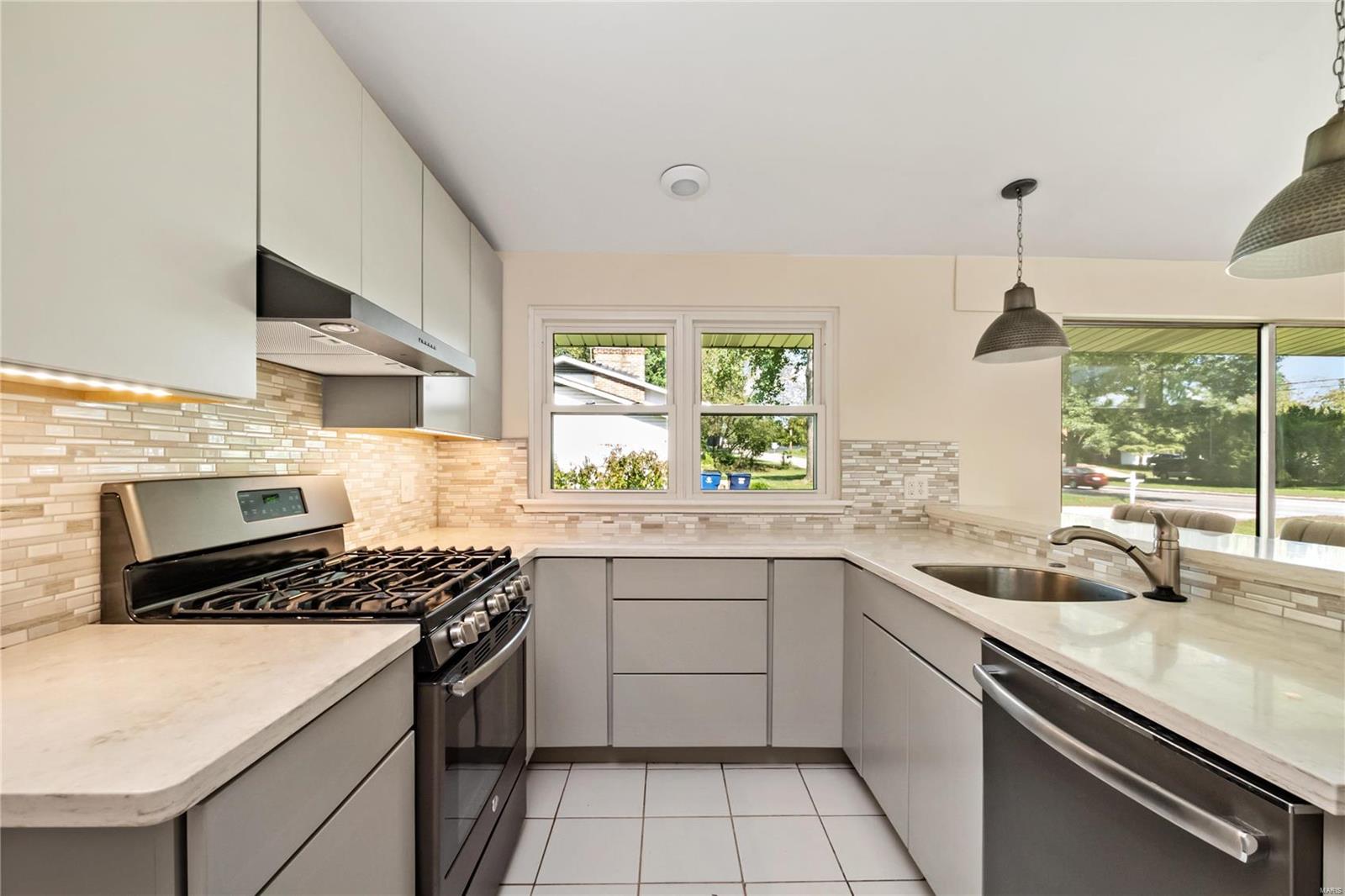 9875 East Watson Road St. Louis, MO 63126 - Photo 9 of 21 Gallery Image 9