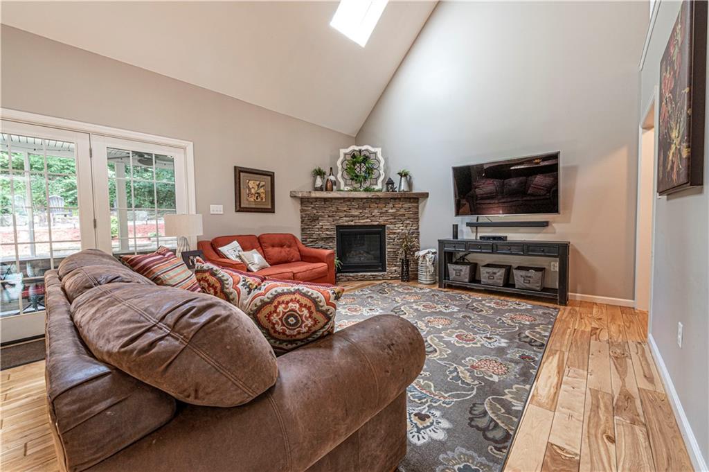 1458 Cliffview Road Pittsburgh, PA 15212 - Photo 3 of 25 Gallery Image 3