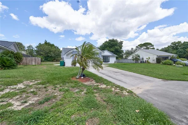 $330,000 | 119 Ridgecrest Drive, Eustis, FL 32726
