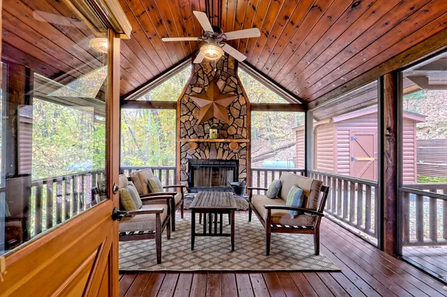 $985,900 | 357 Chicory Drive East, Blairsville, GA 30512