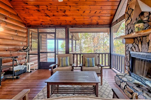 $985,900 | 357 Chicory Drive East, Blairsville, GA 30512