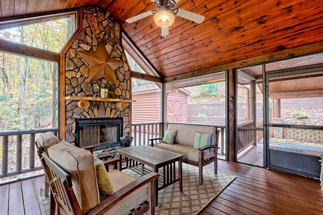 $985,900 | 357 Chicory Drive East, Blairsville, GA 30512