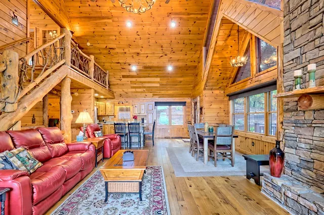 $985,900 | 357 Chicory Drive East, Blairsville, GA 30512