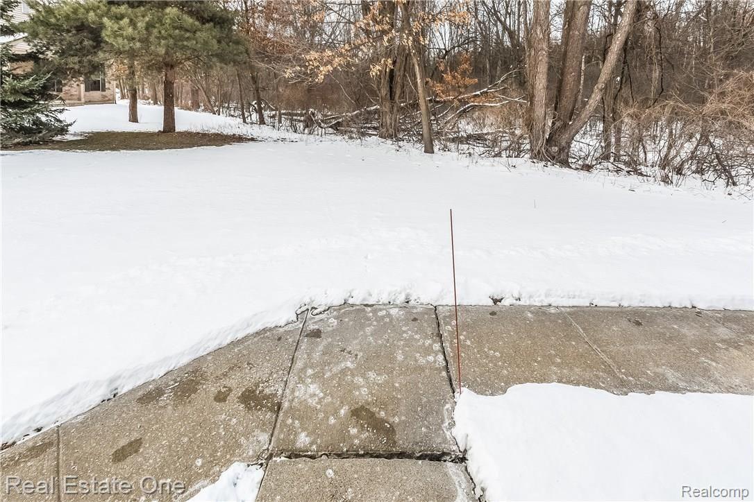 110 Pine Tree Ridge, Unit 43 Waterford, MI 48327 - Photo 30 of 30 040-3675205-large.jpg