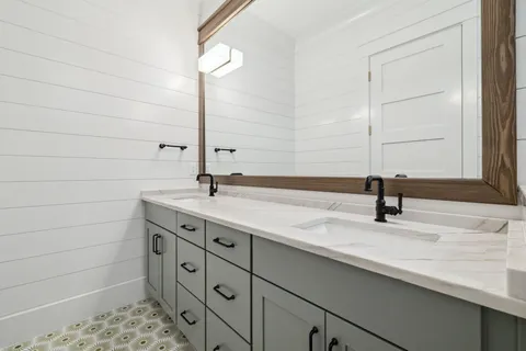a bathroom with a tub