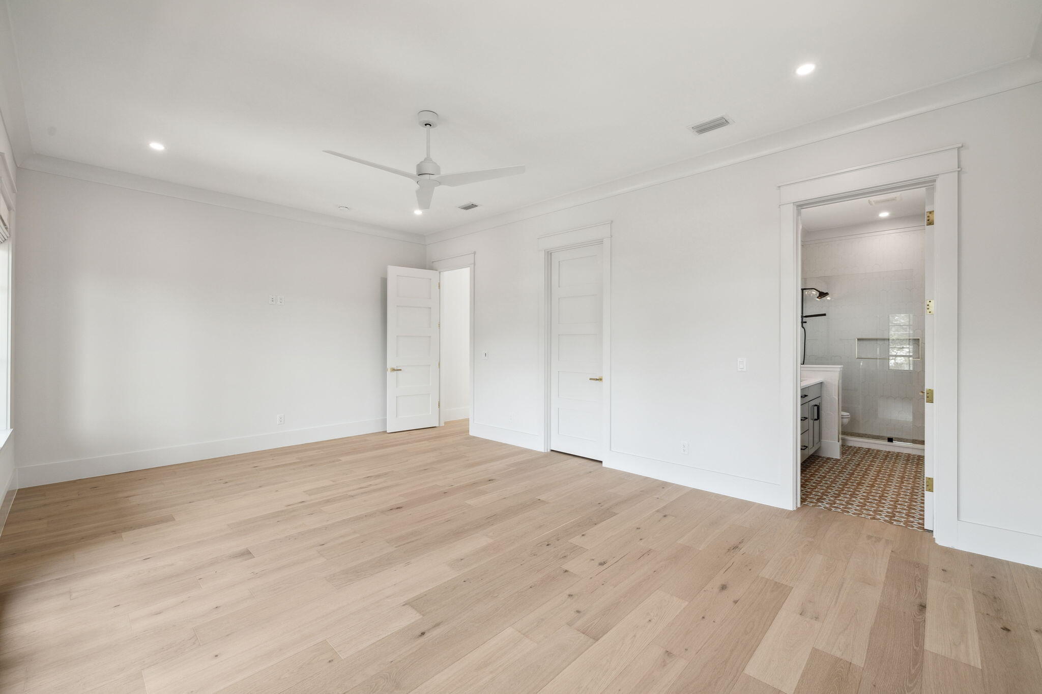 20 Loon Lake Drive Santa Rosa Beach, FL 32459 - Photo 39 of 54 a big room with wooden floor and a bathroom