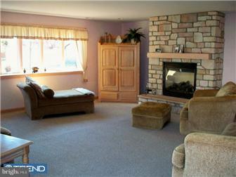 21 Duncan Road Sewell, NJ 08080 - Photo 2 of 12 Family Room