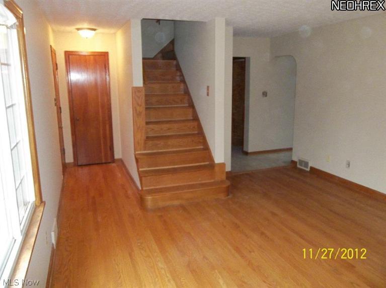 5630 Dailey Road Akron, OH 44319 - Photo 3 of 25 Living Room