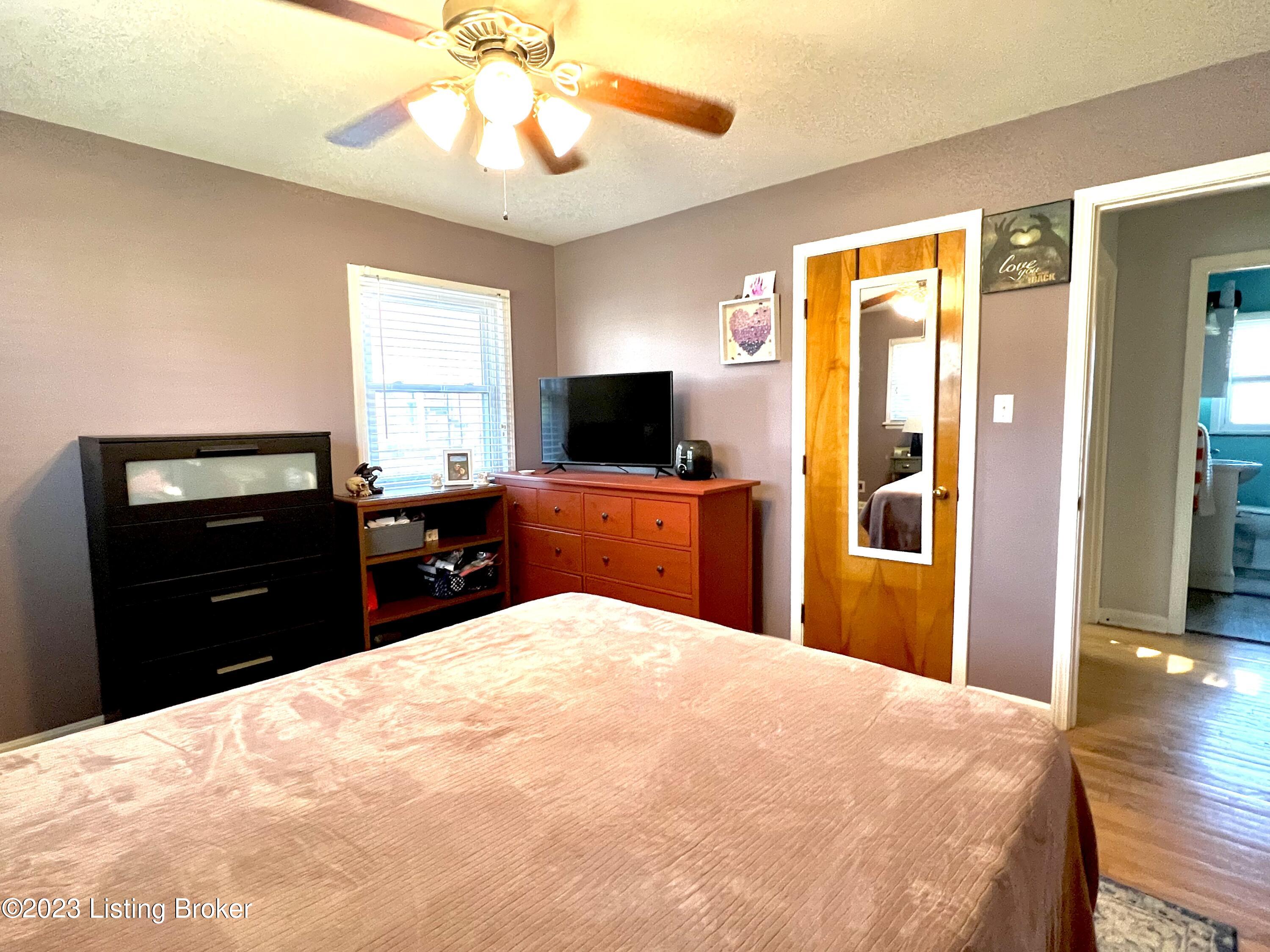 2929 Sheldon Road Louisville, KY 40218 - Photo 9 of 15 IMG_5323