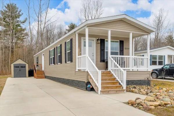 $74,900 | 6312 Square Lake Drive, Smiths Creek, MI 48074