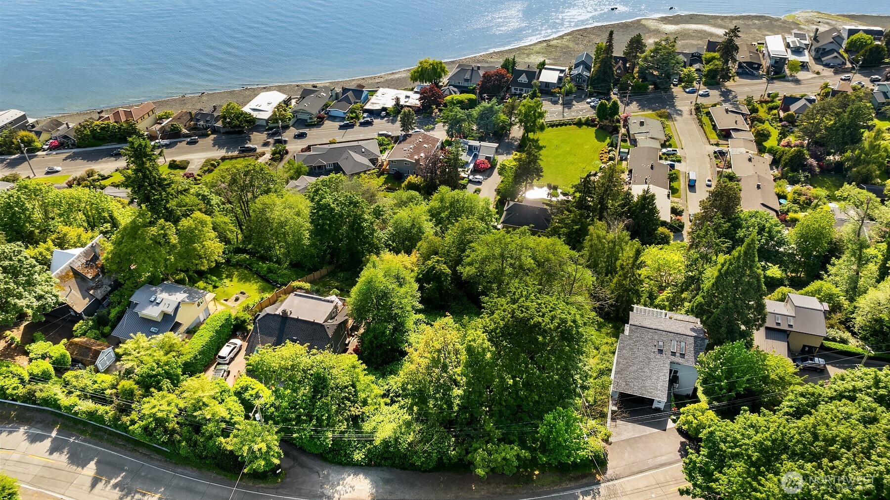 5213 Southwest Jacobsen Road Seattle, WA 98116 - Photo 5 of 9 Gallery Image 5