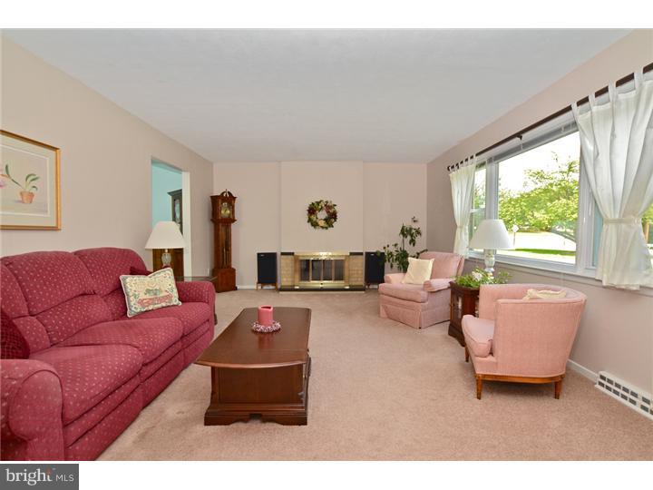 951 Bear Tavern Road Ewing, NJ 08628 - Photo 3 of 19 Living Room
