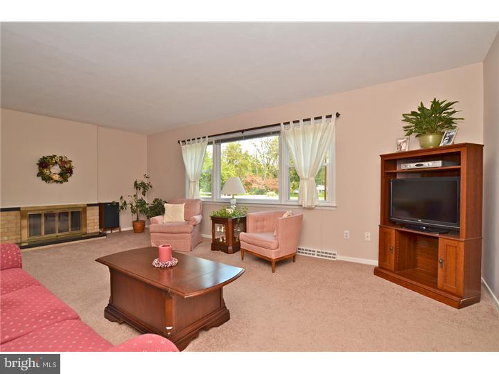 951 Bear Tavern Road Ewing, NJ 08628 - Photo 4 of 19 Living Room