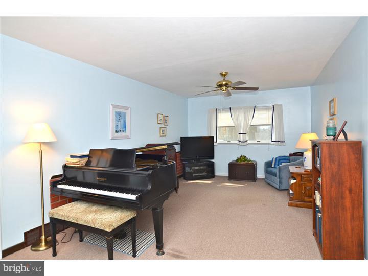 951 Bear Tavern Road Ewing, NJ 08628 - Photo 9 of 19 Family Room