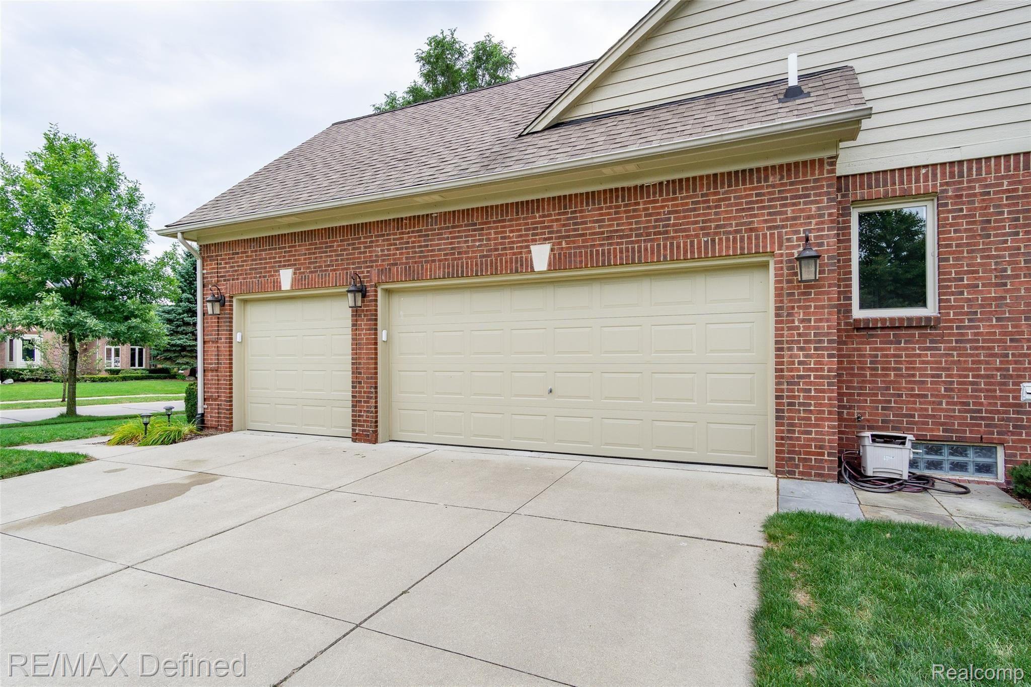 116 Scarborough Lane Rochester, MI 48306 - Photo 6 of 53 116-Scarborough-Ln-6.jpg