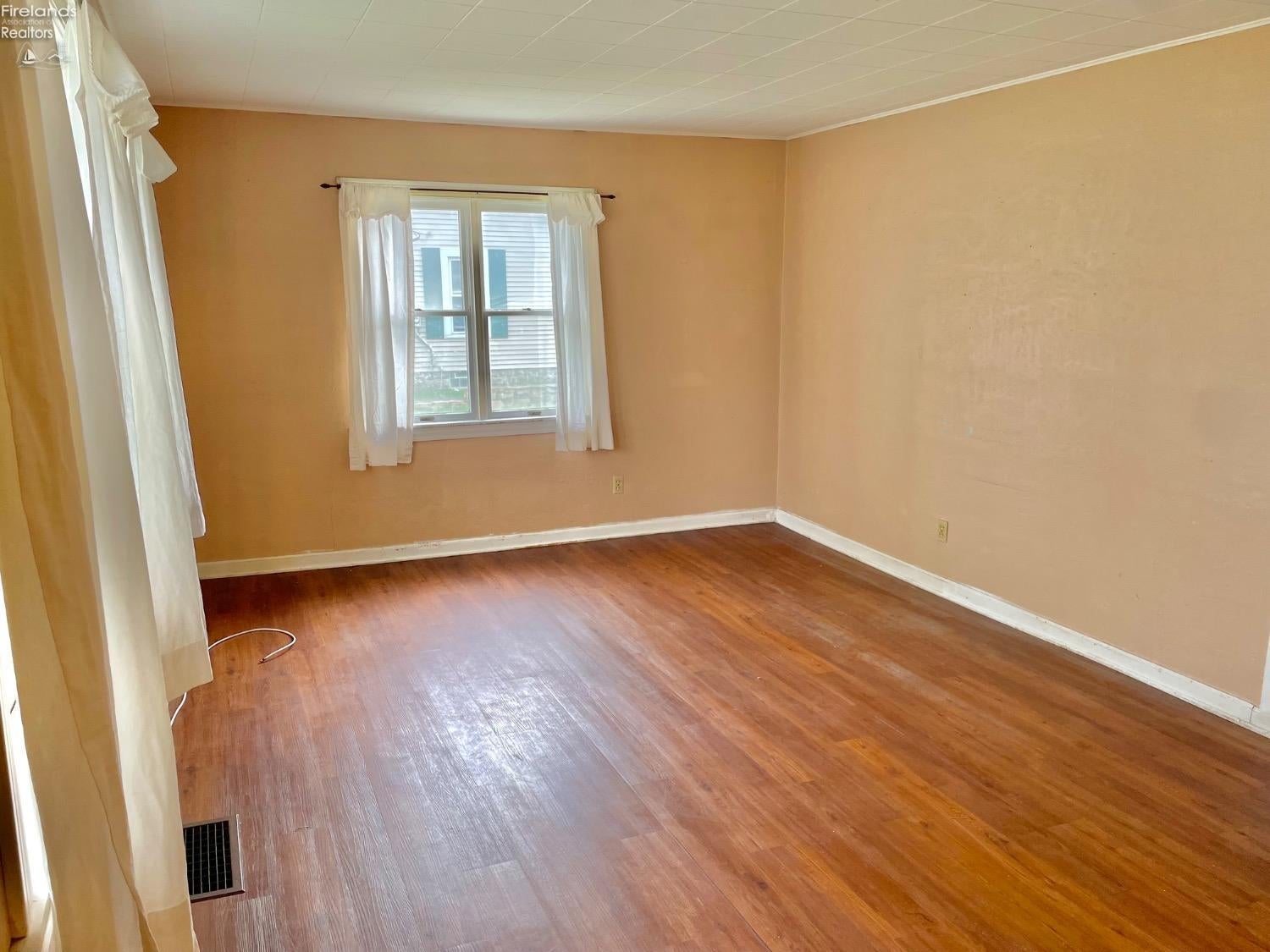 418 Spring Street Clyde, OH 43410 - Photo 12 of 40 Gallery Image 12