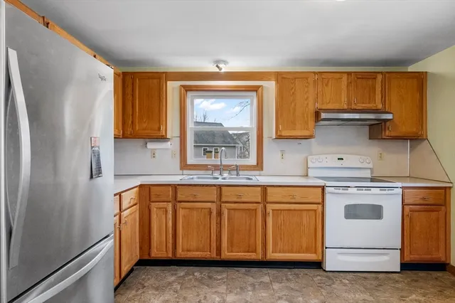 a view of a hallway with closet
